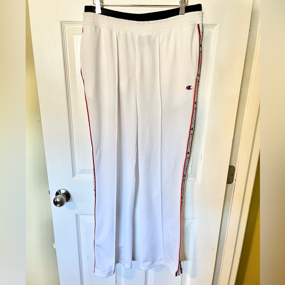 Excellent condition women’s champion track pants. Only worn once, size Large - Picture 4 of 5
